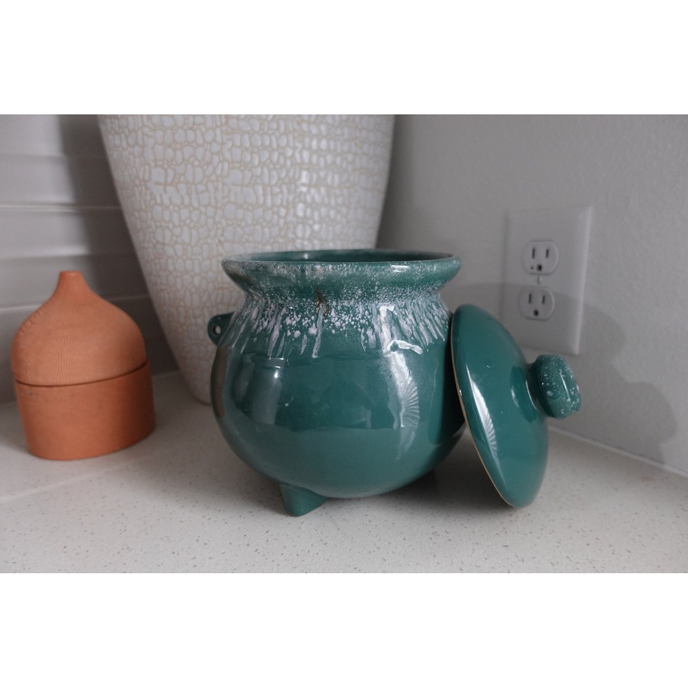 Bean ceramic cauldron pot with lid handle‎ and footed